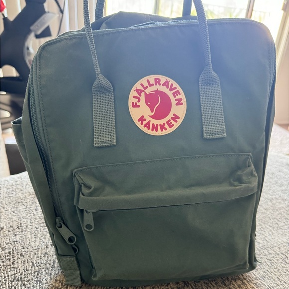 FJALLRAVEN Kånken Backpack Blue Like New! - Picture 3 of 8